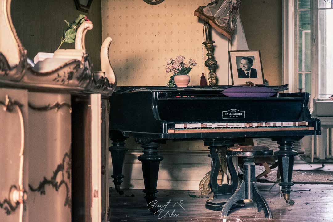 le piano noir du château banana
