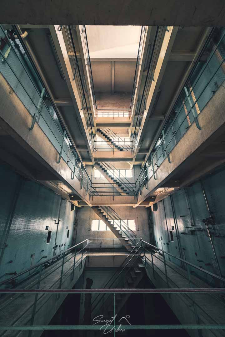 cage d'escaliers grand angle