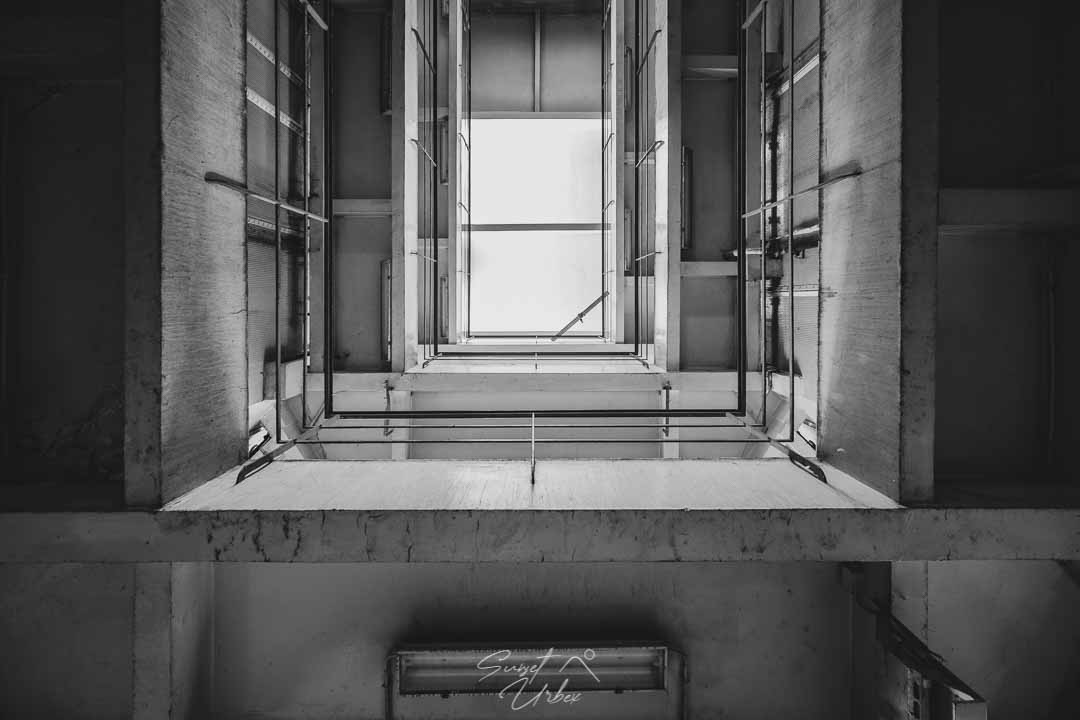 cage d'escaliers vue du dessous