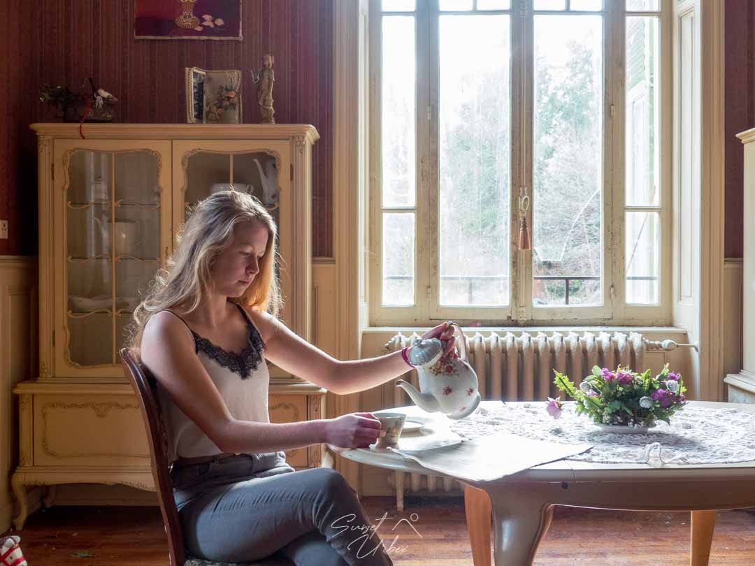 fille salle à manger du château banana