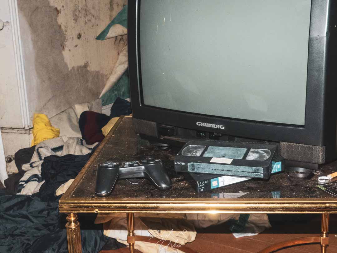 un vieux poste de TV
