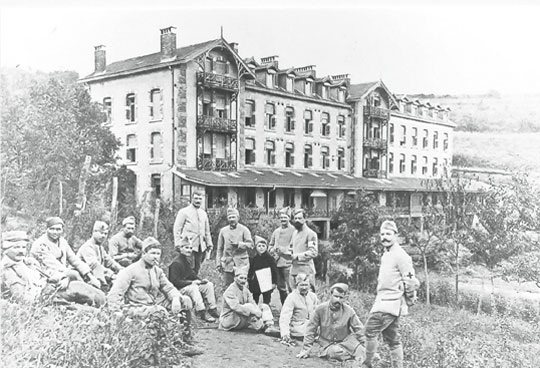 Troupes devant le sanatorium Paul Spillmann archive 1914